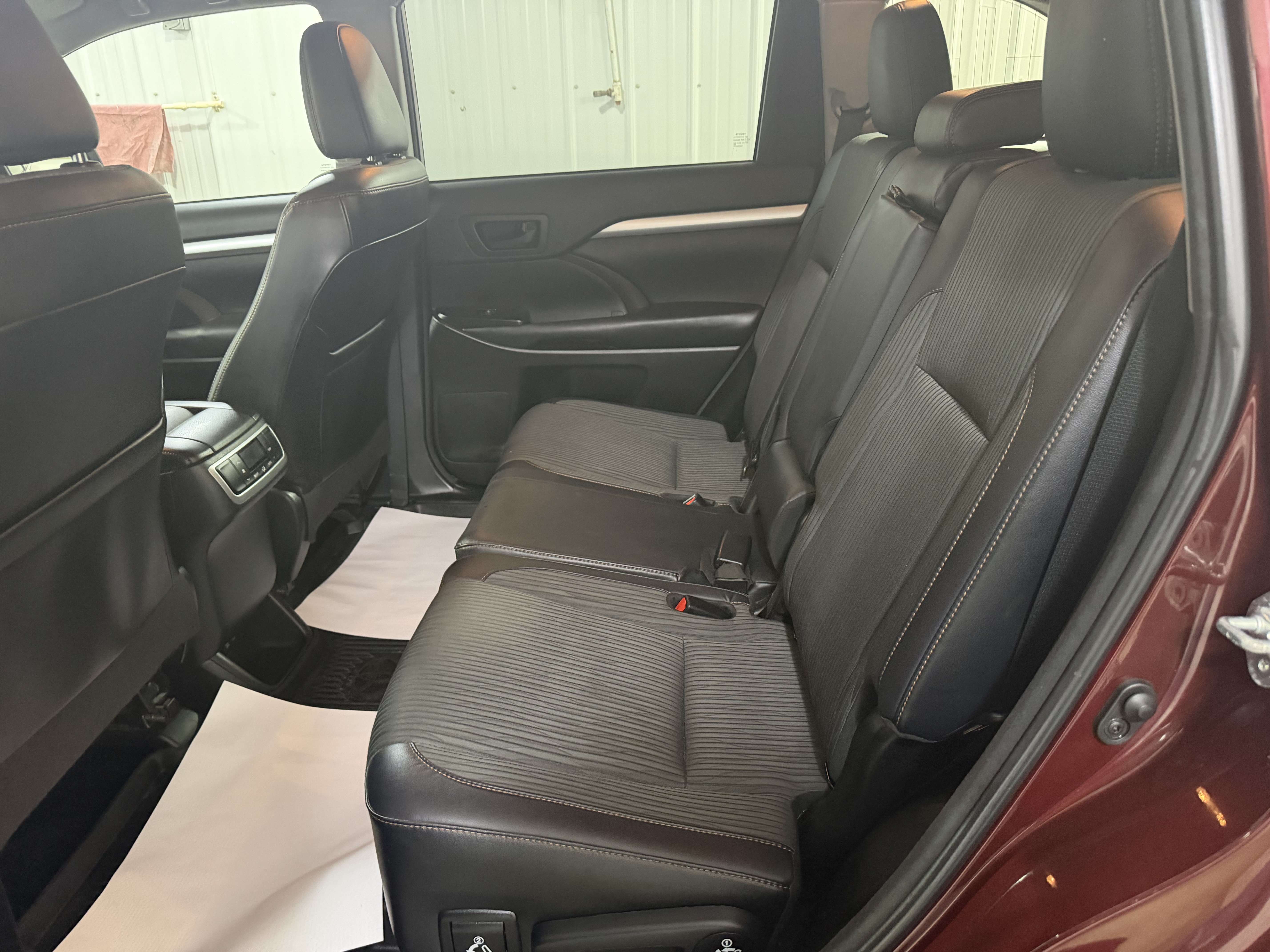 Used 2018 Toyota Highlander Plus AWD/4WD image 13