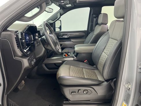 Used 2024 Chevrolet Silverado 2500 ZR2 w/ Technology Package image 18