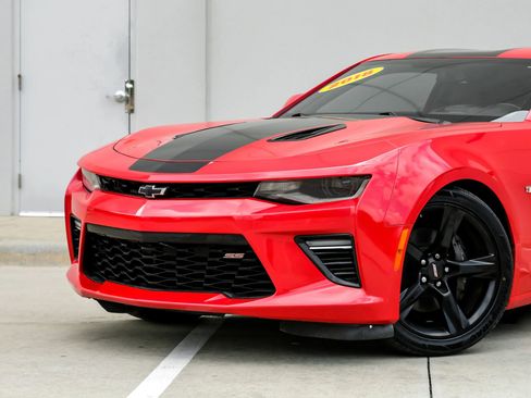 Used 2018 Chevrolet Camaro SS RWD image 7