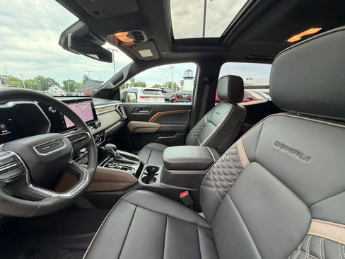 Used 2025 GMC Canyon Denali AWD/4WD image 4