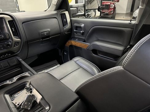 Used 2019 Chevrolet Silverado 3500 High Country w/ Duramax Plus Package AWD/4WD image 32