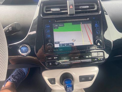 Used 2016 Toyota Prius Three Touring w/ Preferred Accessory Package image 15