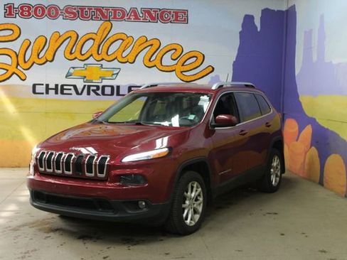 Used 2015 Jeep Cherokee Latitude w/ Cold Weather Group AWD/4WD image 2
