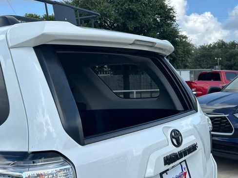 Used 2022 Toyota 4Runner SR5 Premium w/ Moonroof Package RWD image 16