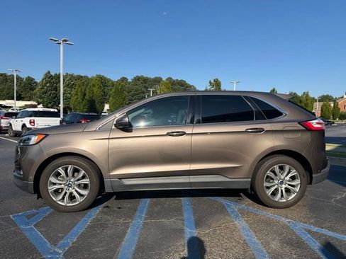 Used 2019 Ford Edge Titanium w/ Equipment Group 301A FWD image 10