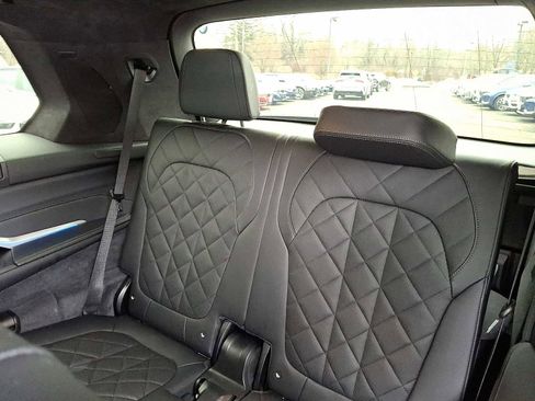 Used 2024 BMW X7 xDrive40i w/ M Sport Package image 12