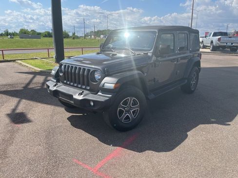 Used 2021 Jeep Wrangler Unlimited Sport AWD/4WD image 3