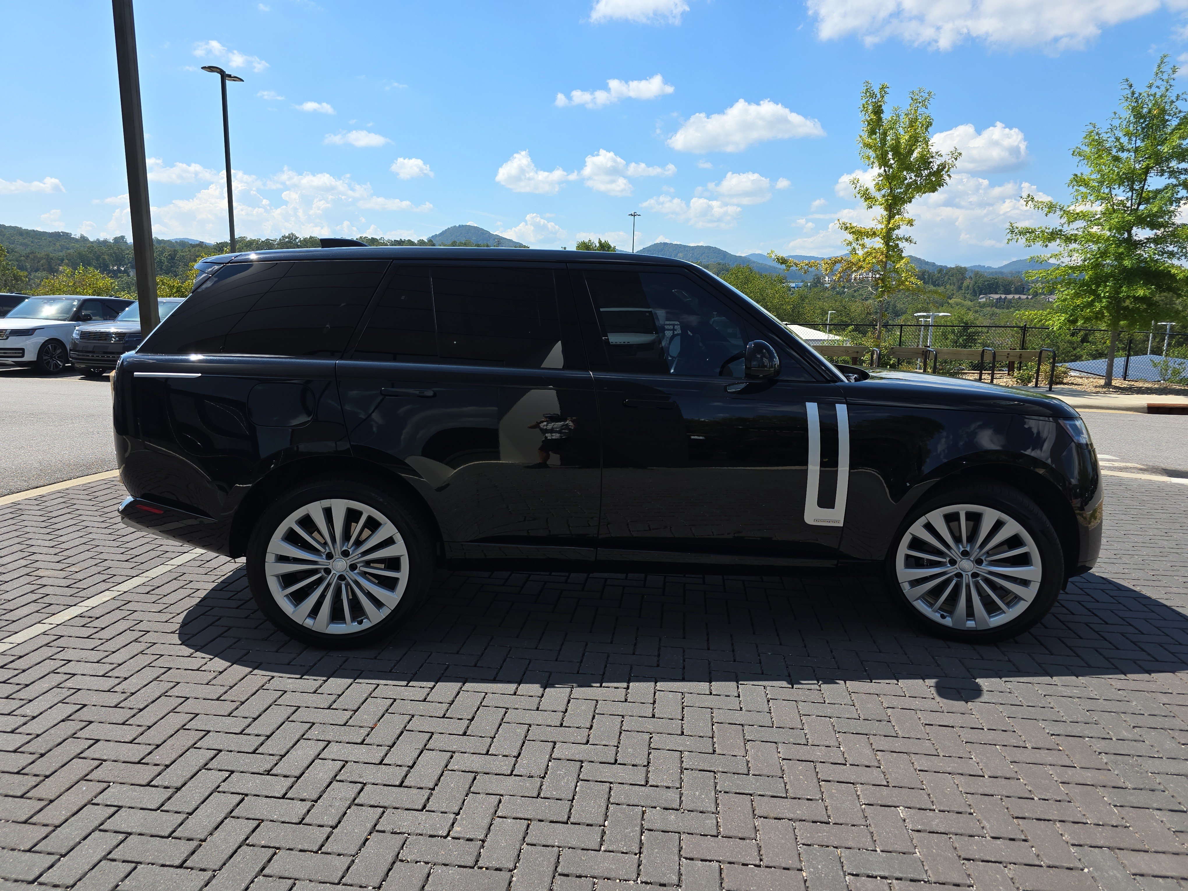 Certified 2024 Land Rover Range Rover Autobiography AWD/4WD image 4