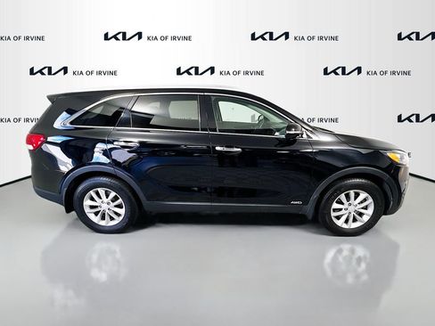 Certified 2017 Kia Sorento LX w/ LX Convenience Package image 13