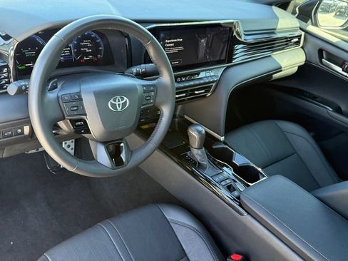 Used 2025 Toyota Camry XSE FWD image 7