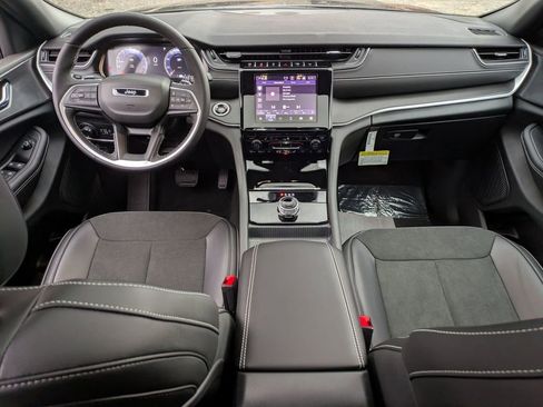 New 2025 Jeep Grand Cherokee Altitude image 27