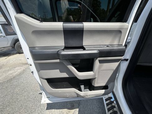 Used 2018 Ford F550 4x4 Crew Cab Super Duty w/ Power Equipment Group image 18