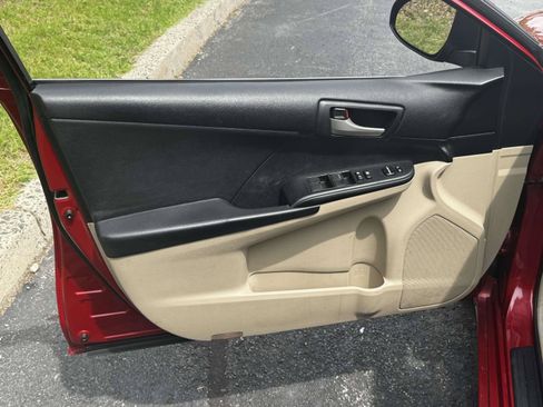 Used 2012 Toyota Camry LE FWD image 14