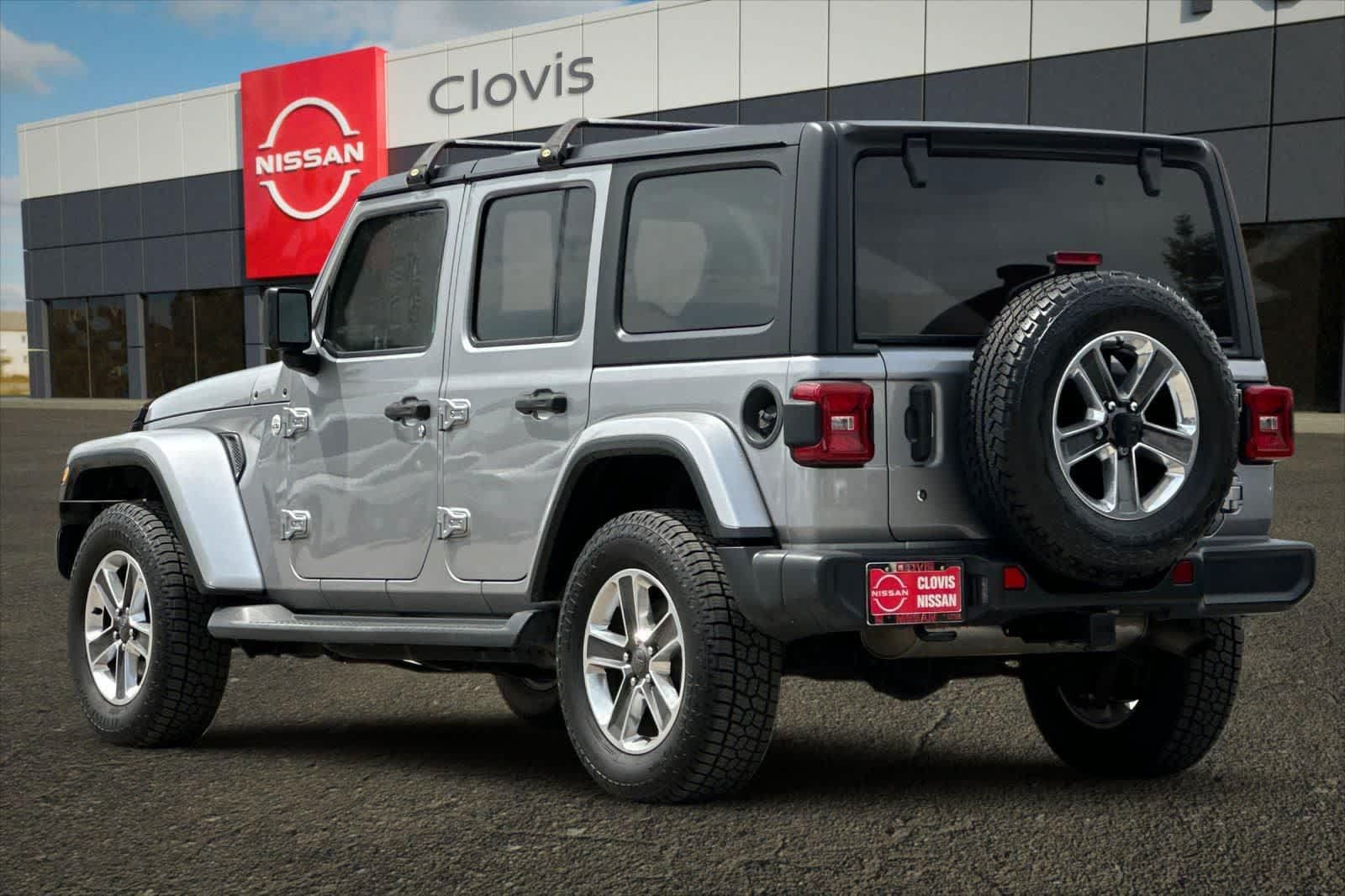 Used 2018 Jeep Wrangler Unlimited Sahara AWD/4WD image 6