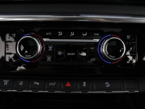 New 2026 GMC Sierra 3500 Denali w/ Denali Reserve Package image 8