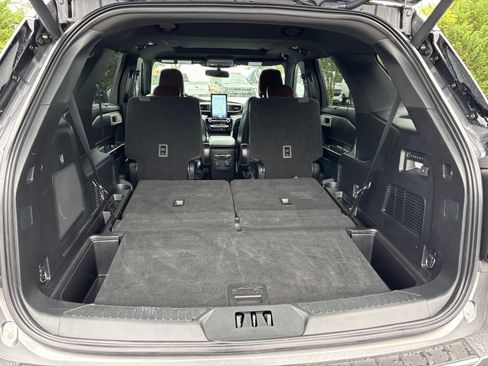 Used 2021 Ford Explorer Platinum w/ Equipment Group 601A AWD/4WD image 18