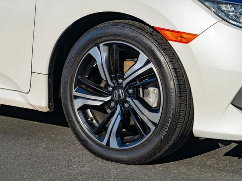 Used 2016 Honda Civic Touring image 8