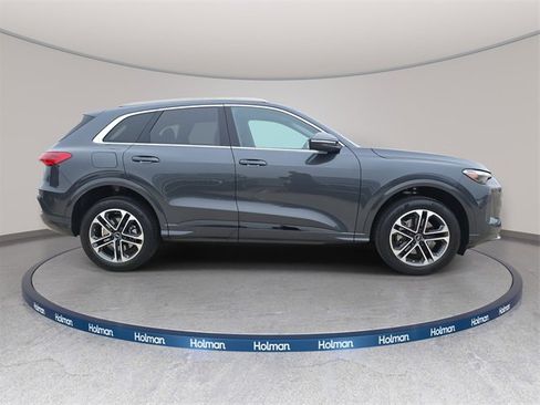 Used 2025 Audi Q5 Premium w/ Convenience Package image 5