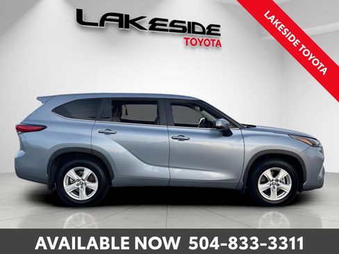Used 2023 Toyota Highlander LE image 7