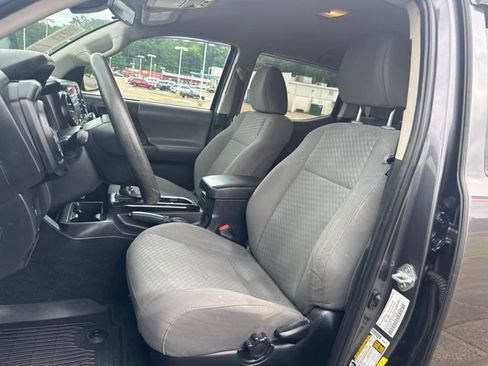 Used 2022 Toyota Tacoma SR AWD/4WD image 16