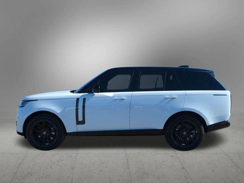 Used 2025 Land Rover Range Rover SE image 3