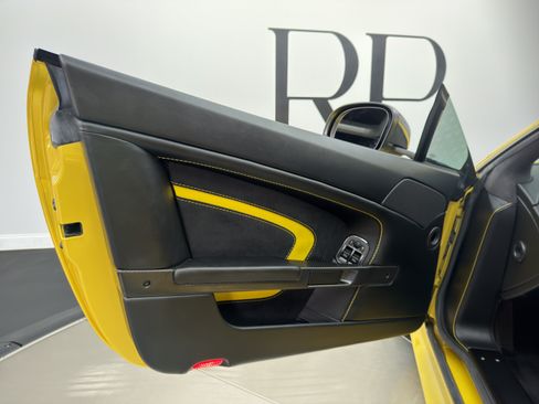 Used 2015 Aston Martin V12 Vantage S RWD image 14