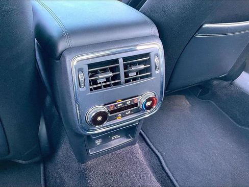 Used 2018 Lincoln Continental Reserve w/ Continental Climate Package image 10