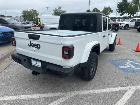 New 2025 Jeep Gladiator Sport image 28