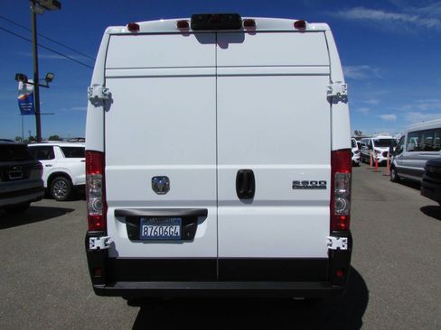 Used 2026 RAM ProMaster 2500 w/ Convenience Group FWD image 8