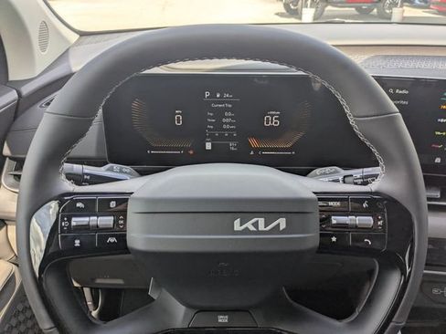 New 2027 Kia Carnival EX FWD image 31