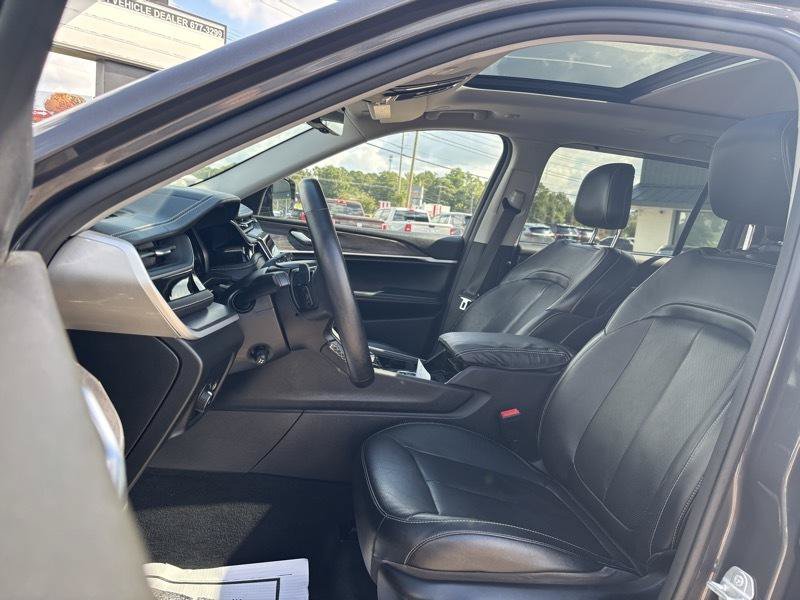 Used 2022 Jeep Grand Cherokee L Limited w/ Luxury Tech Group II AWD/4WD image 13