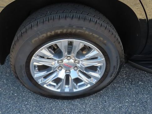 Used 2025 GMC Yukon Denali AWD/4WD image 14