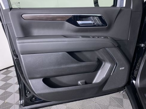 New 2026 Chevrolet Suburban Z71 w/ Comfort Package image 13