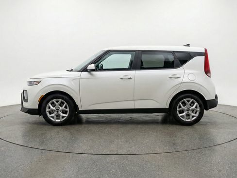 Used 2025 Kia Soul LX w/ LX Technology Package FWD image 5