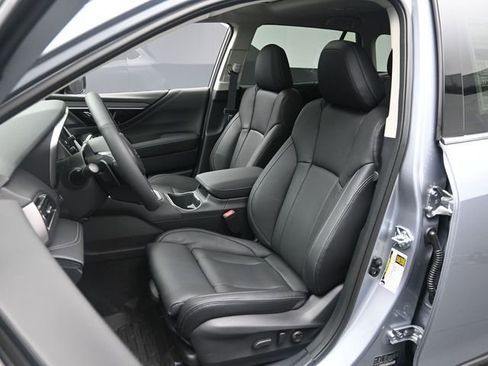 New 2025 Subaru Outback Touring w/ Popular Package #2 AWD/4WD image 17