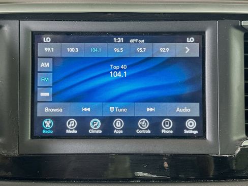 Used 2019 Chrysler Pacifica Touring-L FWD image 21