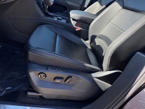 Used 2022 Volkswagen Atlas Cross Sport SEL R-Line AWD/4WD image 9