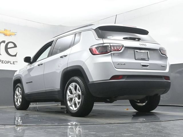Used 2024 Jeep Compass Latitude AWD/4WD image 5