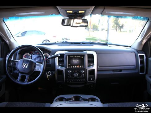 Used 2017 RAM 2500 SLT w/ Luxury Group image 24