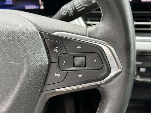 Used 2024 Chevrolet Trax LT w/ Sunroof Package FWD image 20