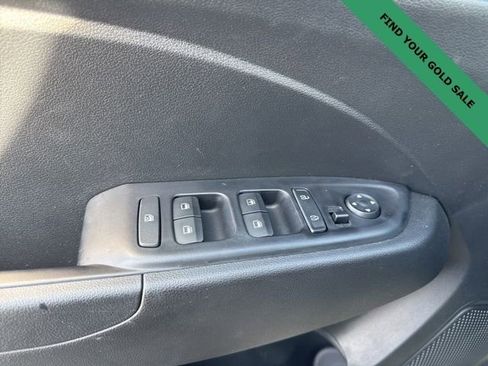 Used 2025 Hyundai Venue SE image 17