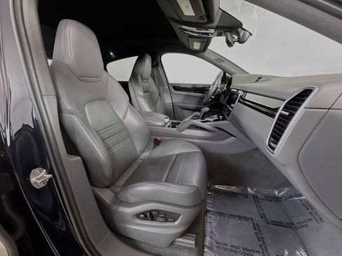 Used 2022 Porsche Cayenne S image 33