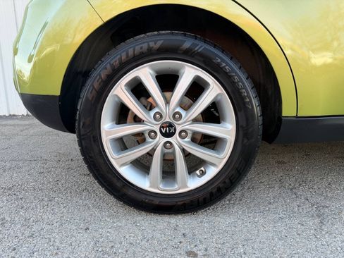 Used 2017 Kia Soul + FWD image 14