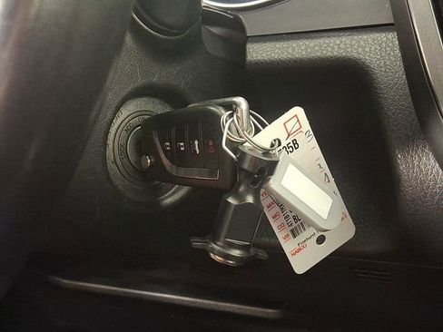 Used 2019 Toyota Camry SE FWD image 30