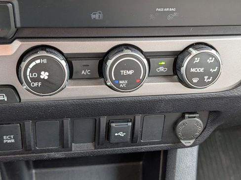 Used 2022 Toyota Tacoma SR5 w/ SR5 Appearance Package (SM) image 24