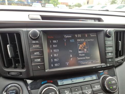 Used 2018 Toyota RAV4 XLE FWD image 13