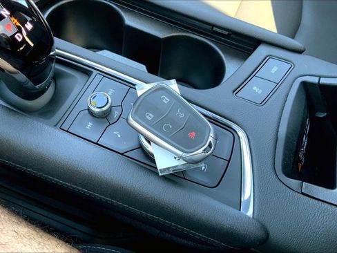 Used 2023 Cadillac XT5 Premium Luxury image 11