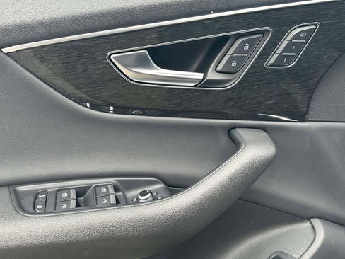 Used 2021 Audi Q7 3.0T Premium Plus w/ Premium Plus Package image 24