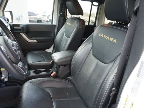 Used 2015 Jeep Wrangler Unlimited Sahara w/ Connectivity Group image 17