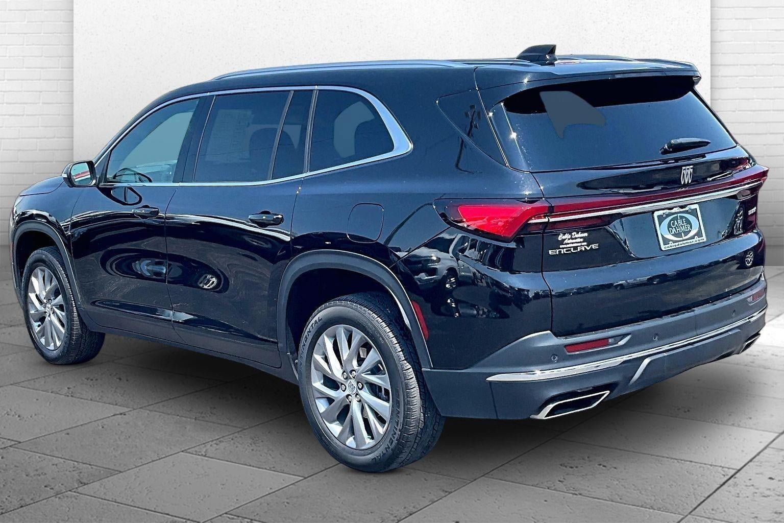 Used 2025 Buick Enclave Preferred FWD image 11